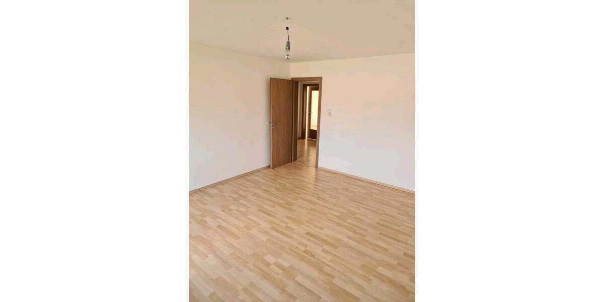 Etagenwohnung Thalmassing - 3 Zimmer, 83 m&sup2;, 780&euro; | Angebot:24981665