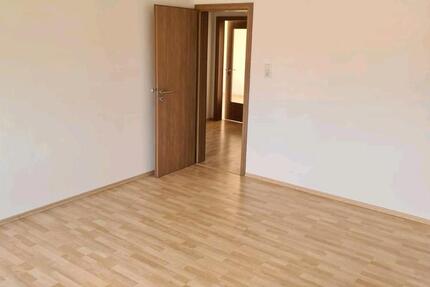 Wohnung Thalmassing - 3 Zimmer, 83 m&sup2;, 780&euro; | Angebot:24981665