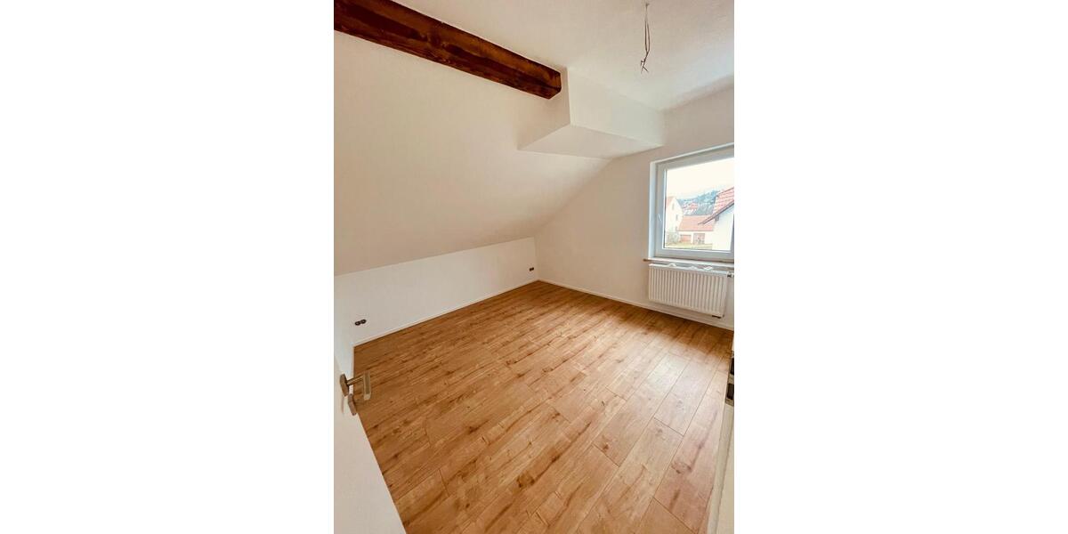 Dachgeschoßwohnung Maxhütte-Haidhof Haidhof - 3 Zimmer, 74 m&sup2;, 870&euro; | Angebot:24624952