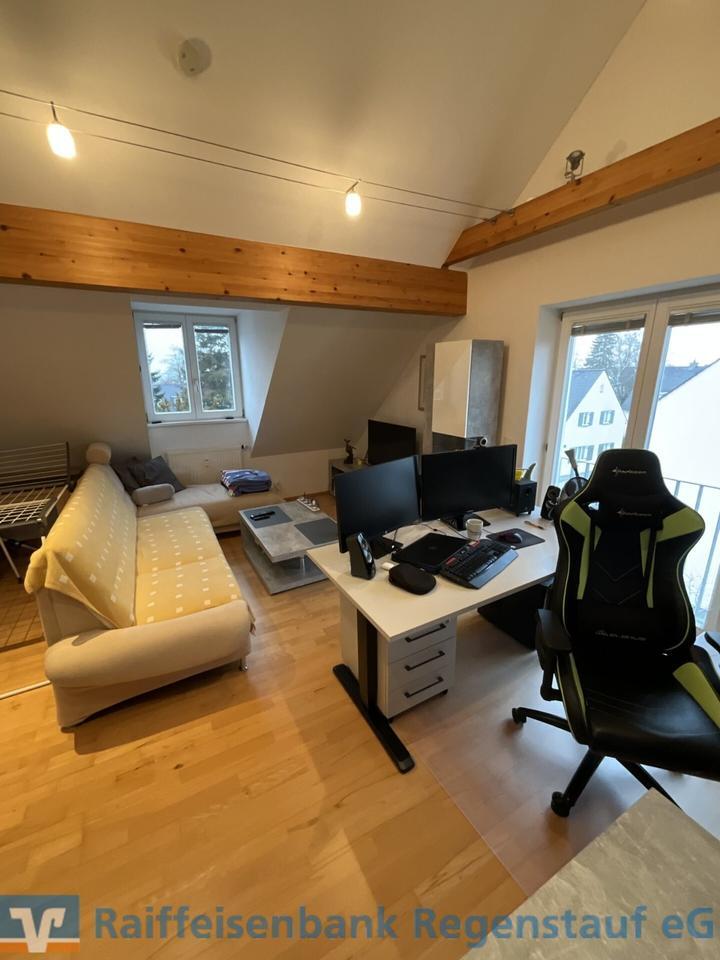 Charmante Dachgeschoßwohnung im Süden Regensburgs!
