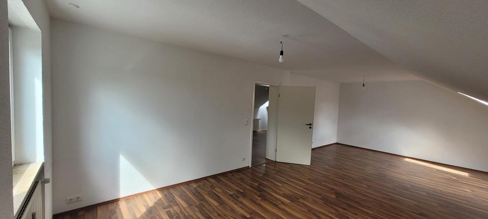 Dachgeschoßwohnung Regensburg Galgenberg - 2 Zimmer, 75 m&sup2;, 1.180&euro; | Angebot:26592598