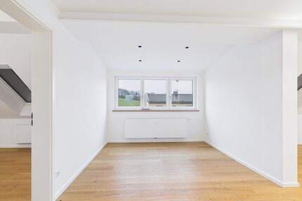 Moderne Dachgeschosswohnung in saniertem Dreifamilienhaus 3 zimmer