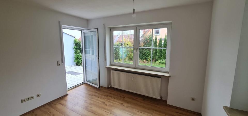 Schöne helle 2 ZKB Wohnung mit Terrasse 2 zimmer