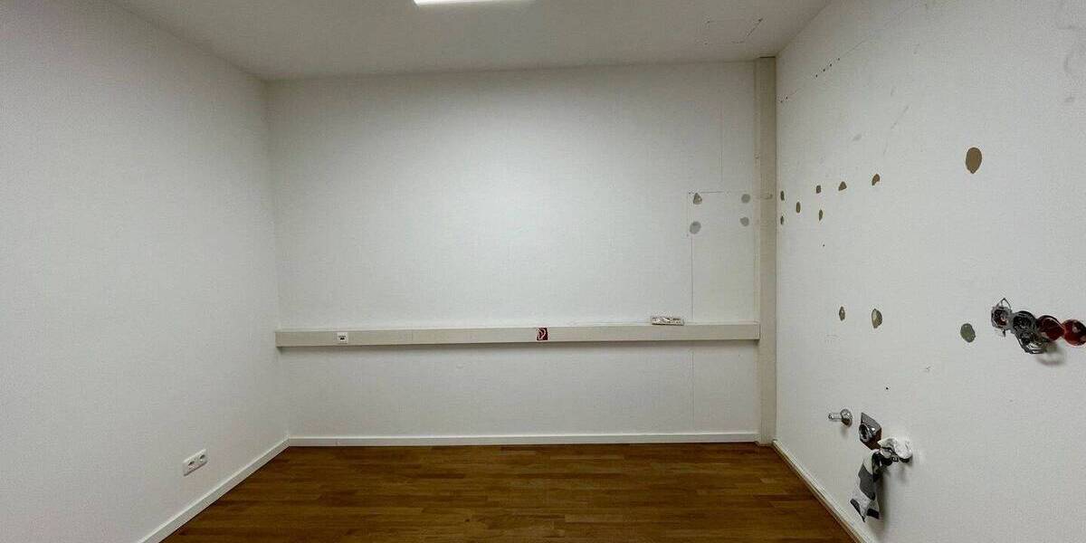 Gewerbeobjekt Regensburg Innenstadt - 6 Zimmer, 170 m&sup2;, 2.200&euro; | Angebot:26207460