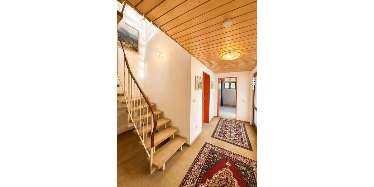 Einfamilienhaus Pentling - 8 Zimmer, 280 m&sup2;, 485.000&euro; | Angebot:26778889
