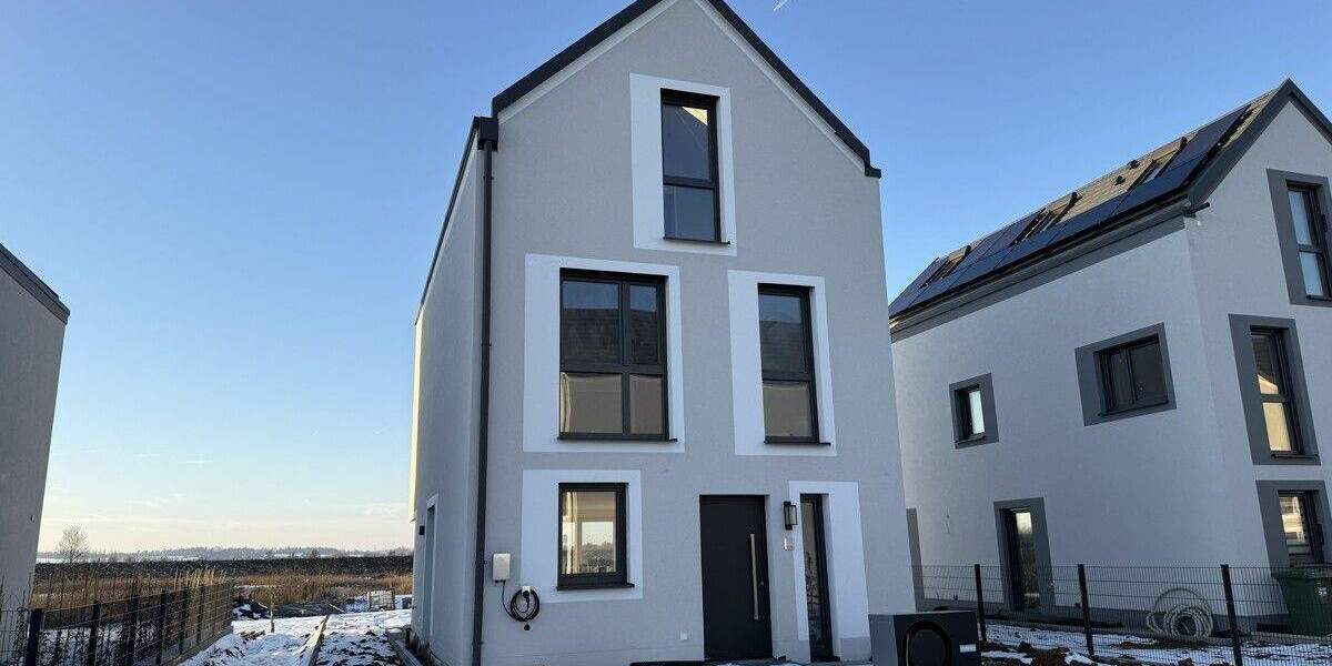 Einfamilienhaus Köfering - 4 Zimmer, 150 m&sup2;, 2.100&euro; | Angebot:25702670