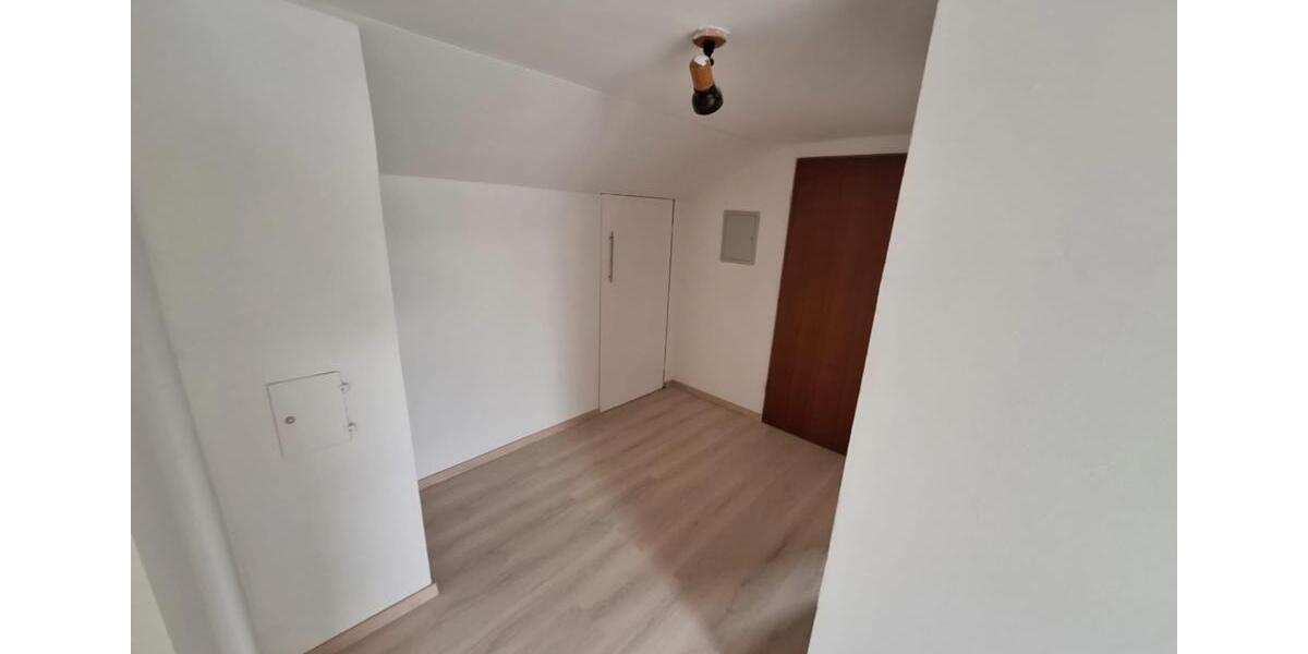 Dachgeschoßwohnung Nittenau - 2 Zimmer, 70 m&sup2;, 680&euro; | Angebot:26232100
