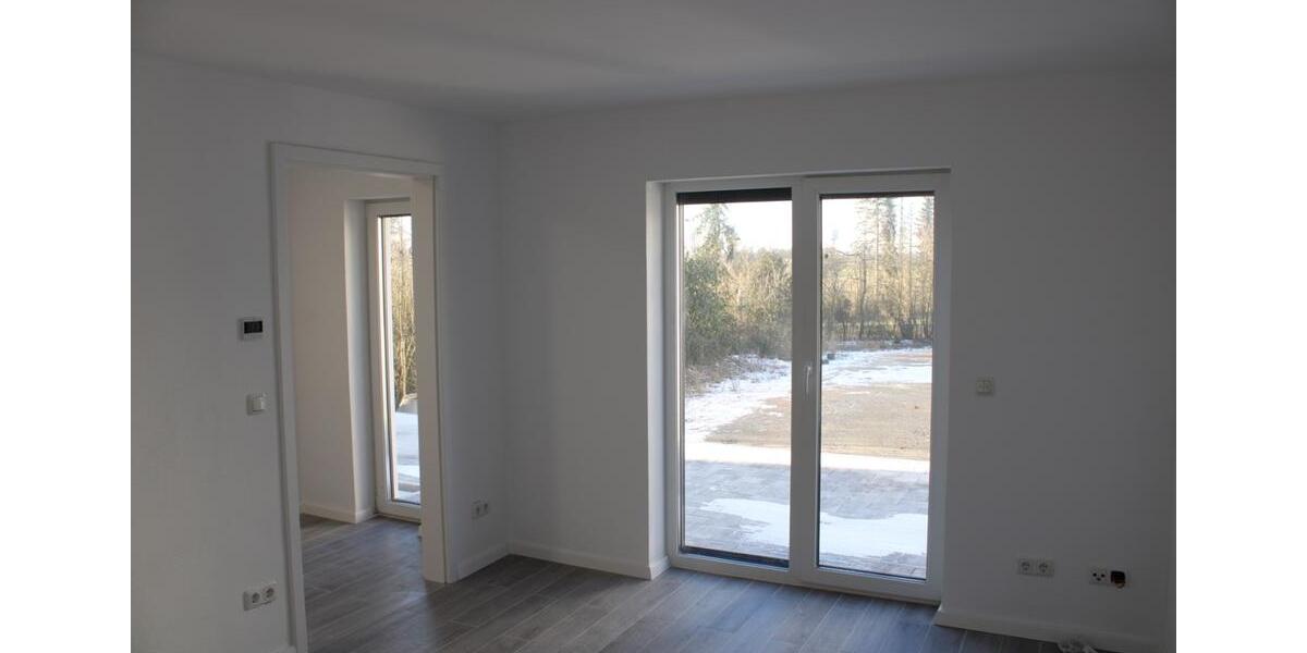 Erdgeschoßwohnung Pentling - 4 Zimmer, 160 m&sup2;, 1.800&euro; | Angebot:26591909