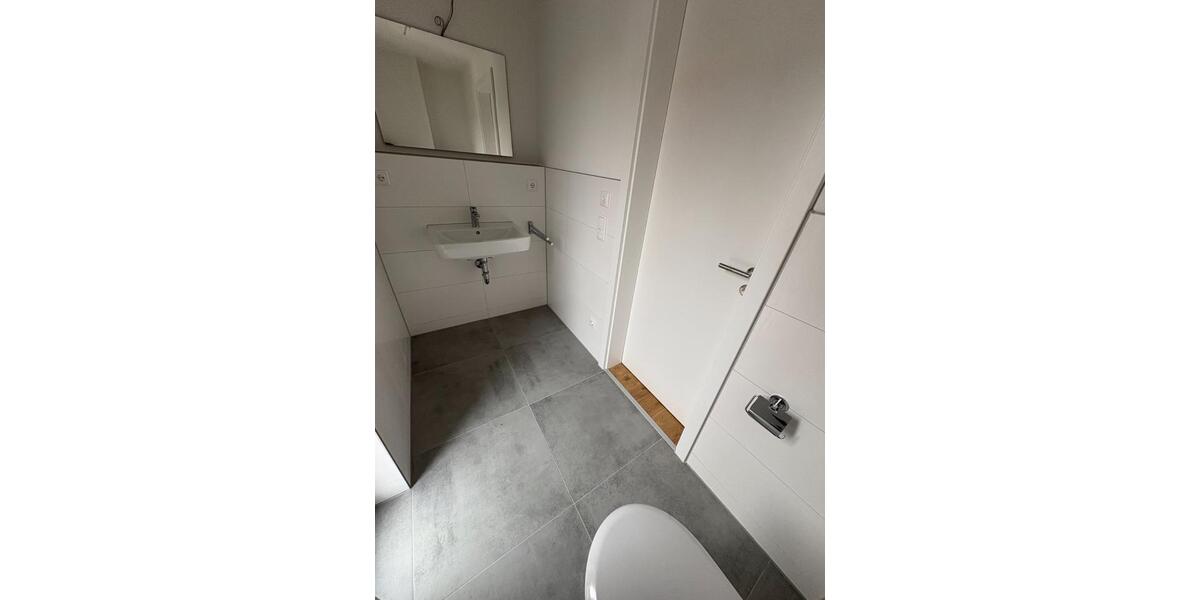 Reihenhaus Neutraubling - 5 Zimmer, 150 m&sup2;, 1.900&euro; | Angebot:24915467