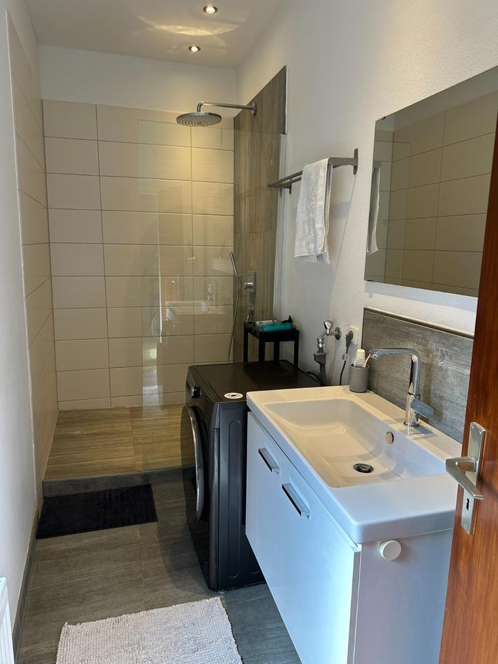 WG Zimmer -> Helles Zimmer Innenstadt ab sofort verfügbar