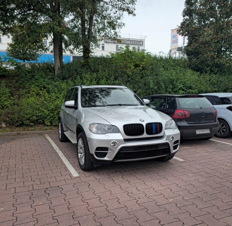 BMW X5 249.999 km 17.400 € Regensburg 93019