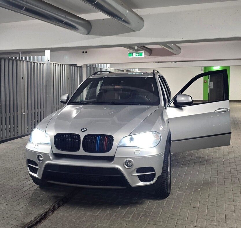 BMW X5 249.999 km 17.400 € Regensburg 93019