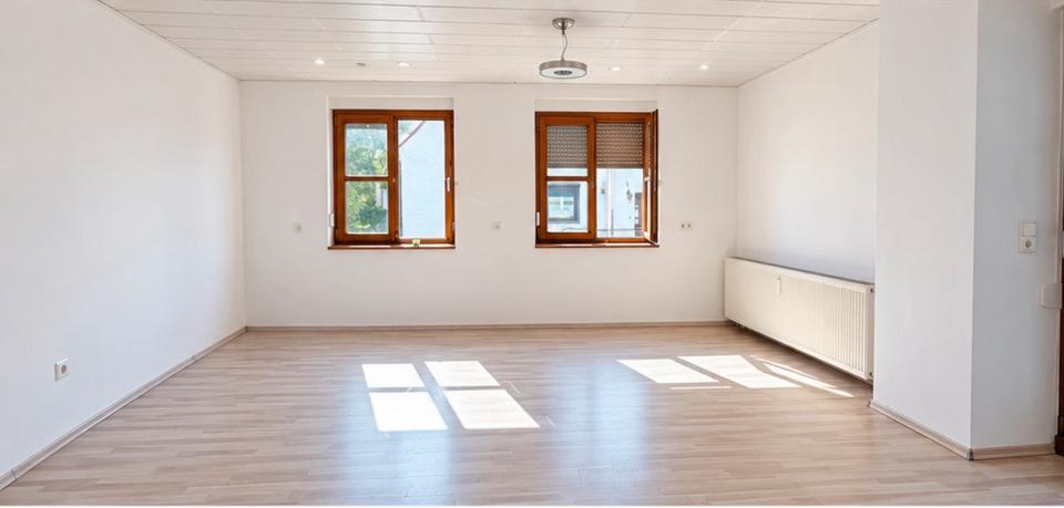 Etagenwohnung Beratzhausen - 7 Zimmer, 120 m&sup2;, 980&euro; | Angebot:27601893