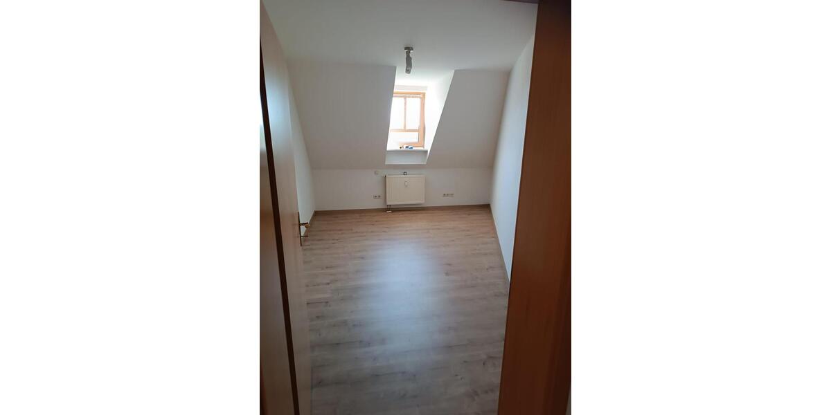 Dachgeschoßwohnung Burglengenfeld - 3 Zimmer, 100 m&sup2;, 899&euro; | Angebot:26420340