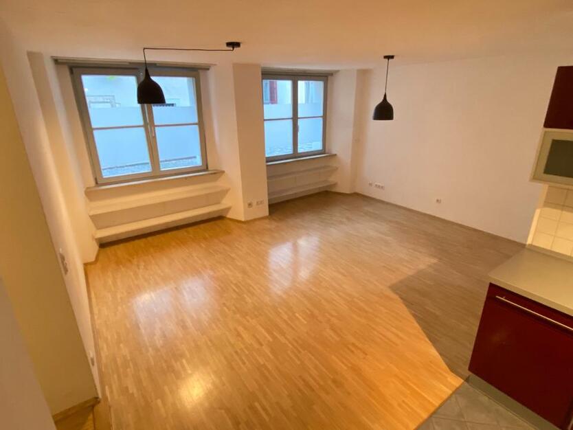 Schicke AltstadtWohnung Regensburg, 2 Zi, 56m², Terrasse, EG