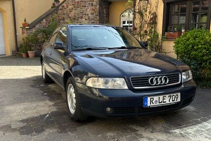 Audi A4 366.000 km 2.700 &euro; Regensburg 93051