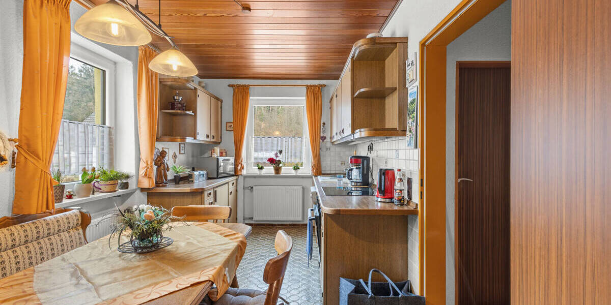 Einfamilienhaus Regenstauf - 8 Zimmer, 215 m&sup2;, 750.000&euro; | Angebot:26246318