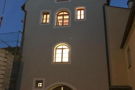 Haus Regensburg Kumpfmühl - 5 Zimmer, 260 m&sup2;, 3.500&euro; | Angebot:27620950