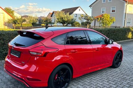 Ford Focus 88.570 km 9.600 &euro; Mintraching 93098