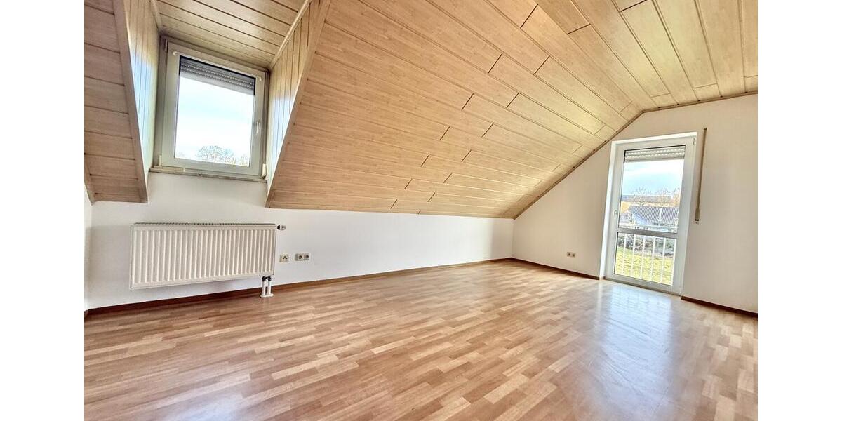 Dachgeschoßwohnung Thalmassing - 3 Zimmer, 83 m&sup2;, 670&euro; | Angebot:25924805