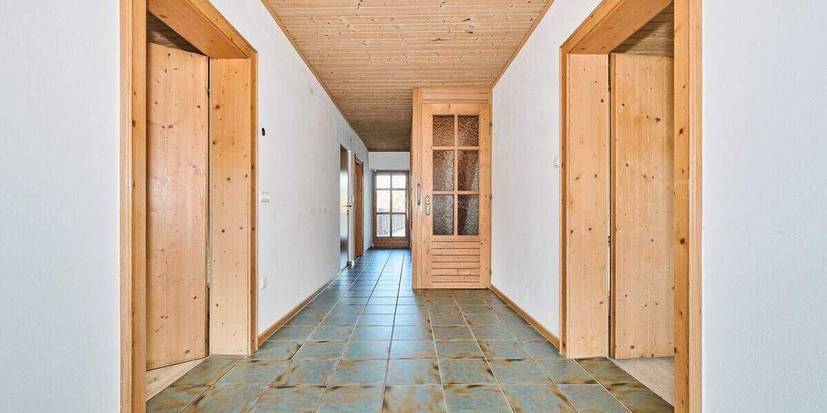 Stabile Mieteinnahmen & Ausbauoption: MFH mit Praxis in Zentrumslage 1 zimmer