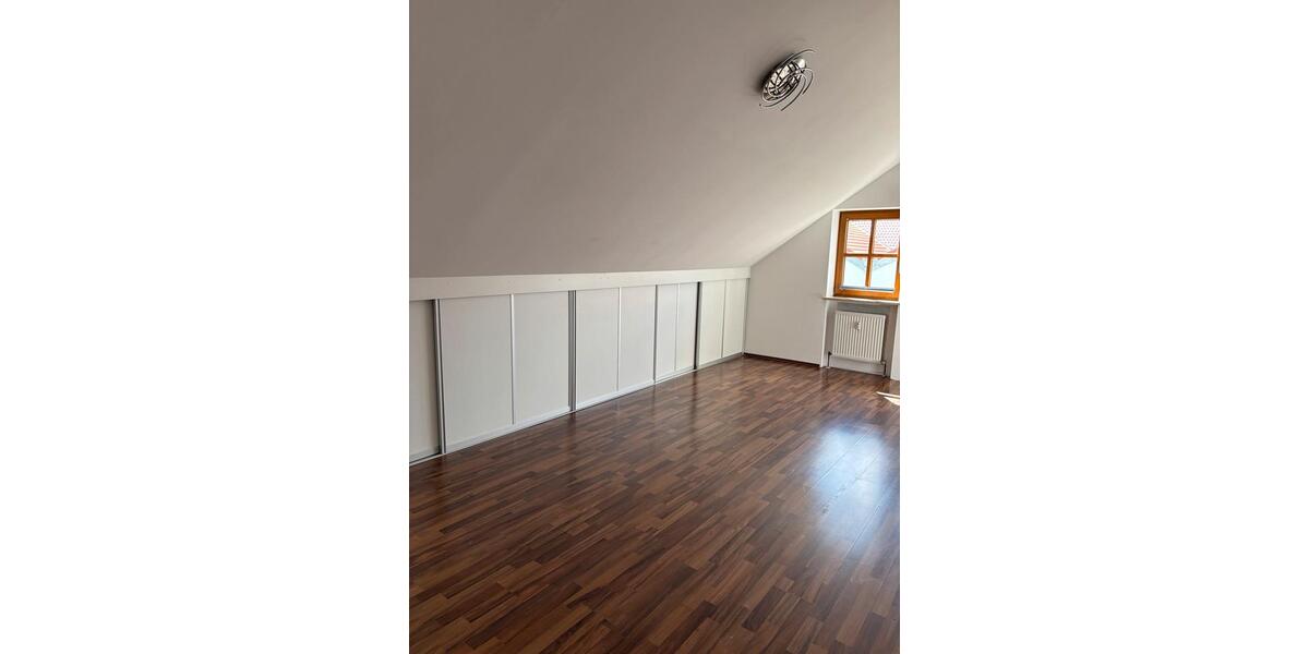 Dachgeschoßwohnung Nittendorf - 2.5 Zimmer, 50 m&sup2;, 170.000&euro; | Angebot:25980055