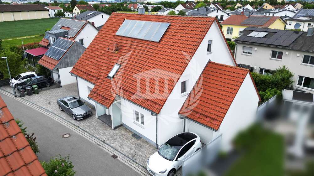 Haus zum Kaufen in Neutraubling 949.000 € 260 m² 10 zimmer