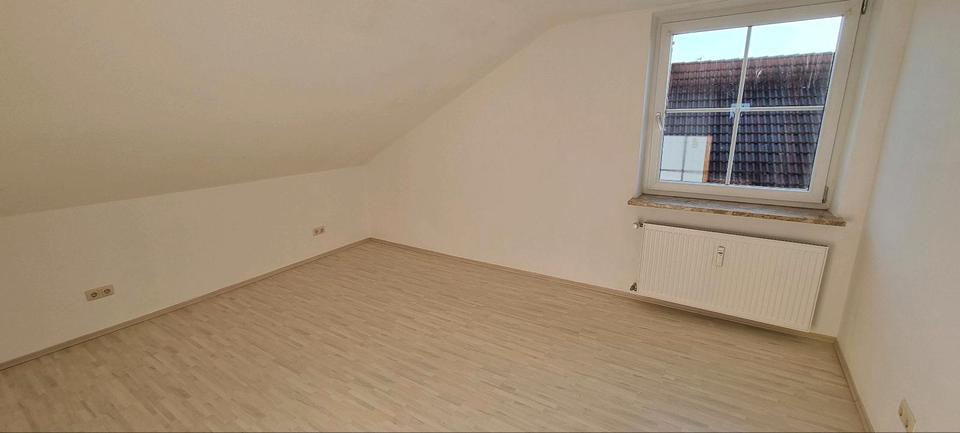 Dachgeschoßwohnung Nittenau - 4 Zimmer, 90 m&sup2;, 800&euro; | Angebot:25960610