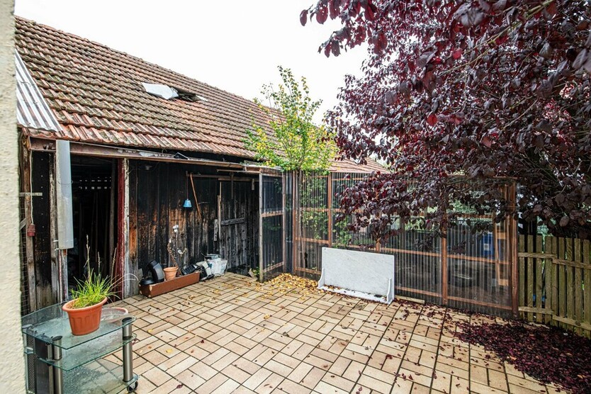 Zweifamilienhaus mit großem Grundstück 8 zimmer