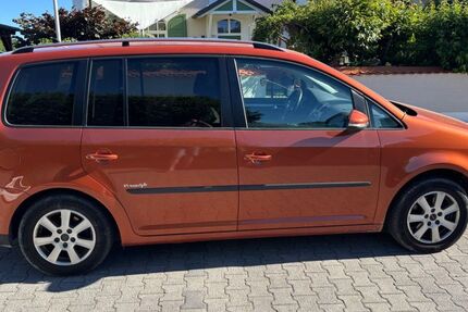 VW Touran 147.000 km 4.100 &euro; Langquaid OT Niederleierndorf 84085