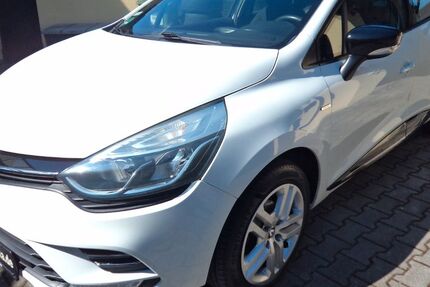 Renault Clio 94.000 km 7.390 &euro; Schierling 84069