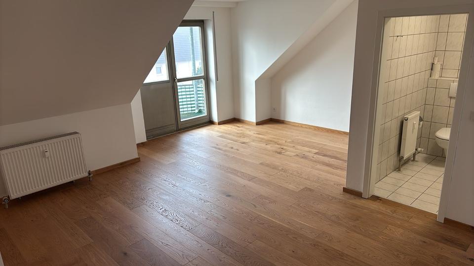 Dachgeschoßwohnung Tegernheim - 1 Zimmer, 43 m&sup2;, 510&euro; | Angebot:25362794
