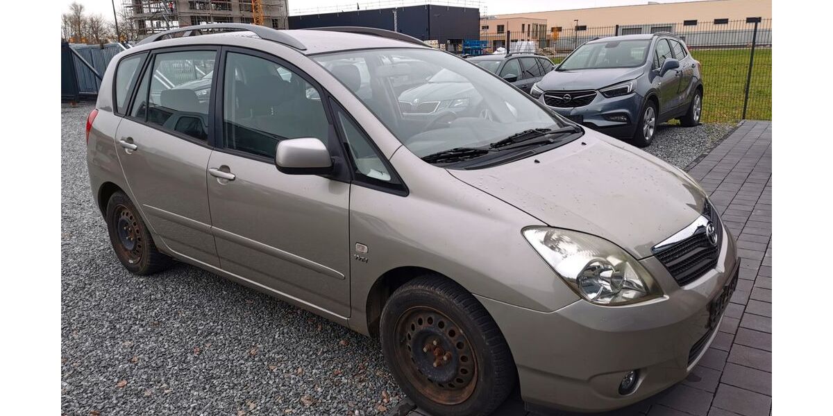 Toyota Corolla Verso 178.000 km 2.800 € Wörth a.d.Donau 93086