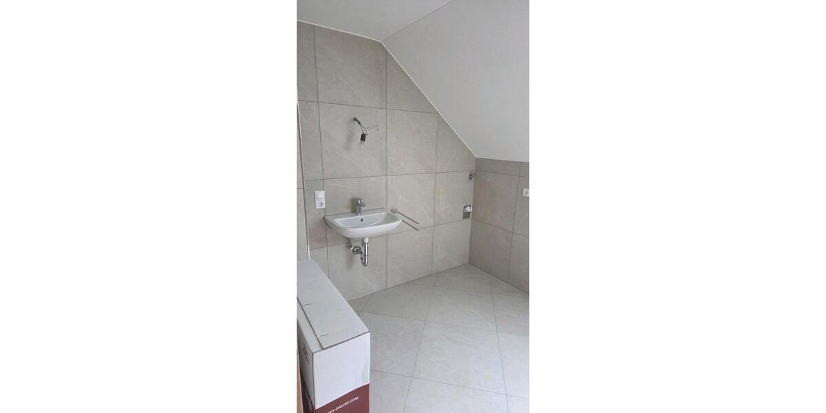 Dachgeschoßwohnung Hemau - 3 Zimmer, 120 m&sup2;, 1.140&euro; | Angebot:26357921