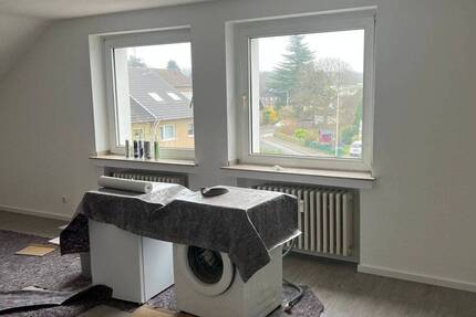 RENOVIERTE EINZimmer - Dachgeschoßwohnung MIT EINBAUKÜCHE IN RUHIGER LAGE