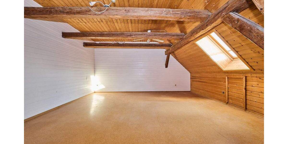 Stabile Mieteinnahmen & Ausbauoption: MFH mit Praxis in Zentrumslage 1 zimmer