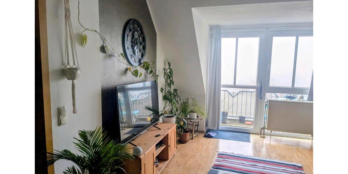 Schöne, helle Dachgeschosswohnung in 93192 Wald 2 zimmer