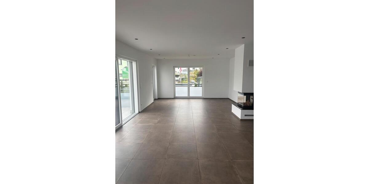 Etagenwohnung Bernhardswald - 4 Zimmer, 140 m&sup2;, 1.700&euro; | Angebot:26532743