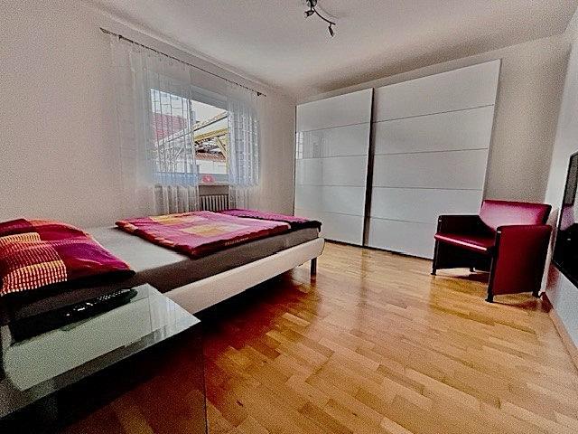 Mehrfamilienhaus, Wohnhaus Neutraubling - 9 Zimmer, 273 m&sup2;, 690.000&euro; | Angebot:26040333