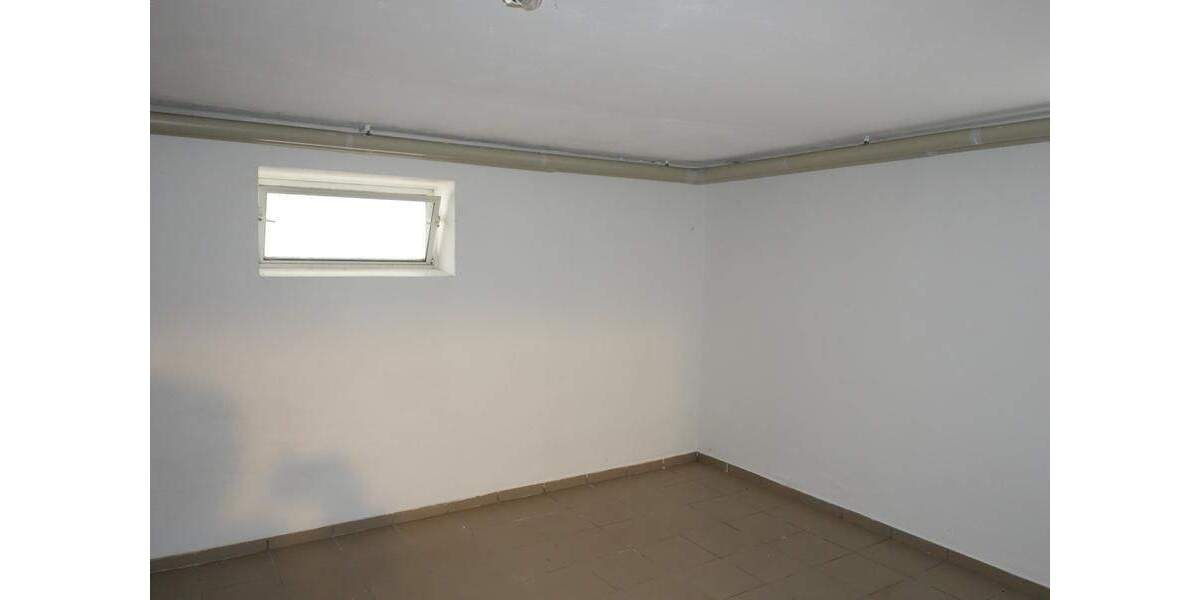 Sonnige gepflegte DHH mit Kachelofen und Garage 4 zimmer