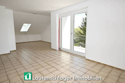 Ganz oben mit Balkon! 3,5-Zimmer-Dachgeschoss-Wohnung in Lupburg bei Parsberg 3 zimmer