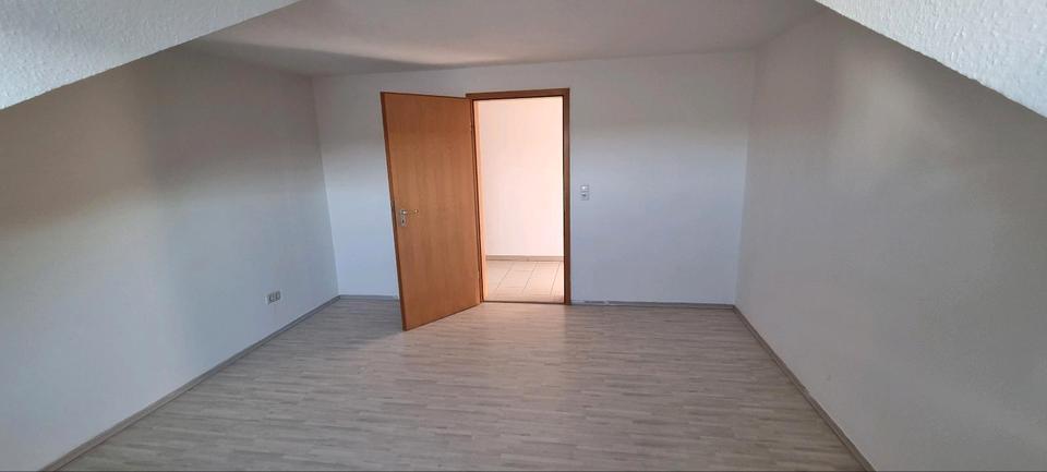 Dachgeschoßwohnung Nittenau - 4 Zimmer, 90 m&sup2;, 800&euro; | Angebot:25960610