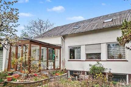 Haus Neutraubling - 9 Zimmer, 240 m&sup2;, 650.000&euro; | Angebot:26470515