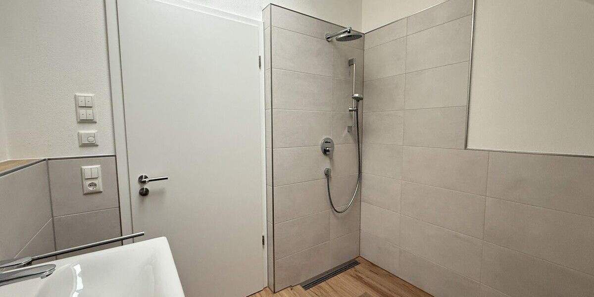 Einfamilienhaus Köfering - 4 Zimmer, 150 m&sup2;, 2.100&euro; | Angebot:24582246