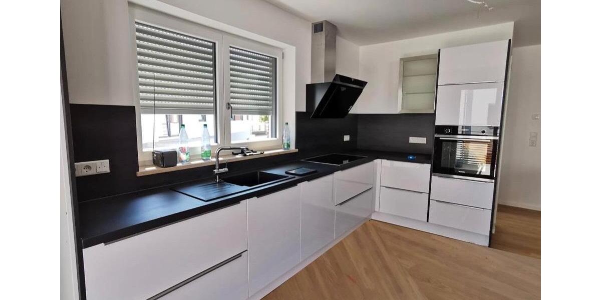 Hochwertige Wohnung 1.OG, 90qm , 3 Zimmer, Balkon, 2 TG Stellpl 3 zimmer