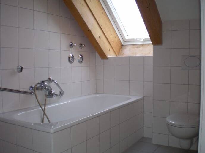 *** Dachgeschoss-Apartment ohne Balkon *** 1 zimmer