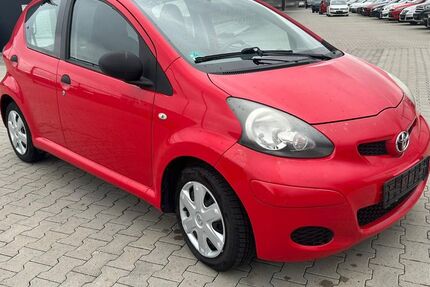 Toyota Aygo (X) 124.000 km 1.399 &euro; Köfering 93096