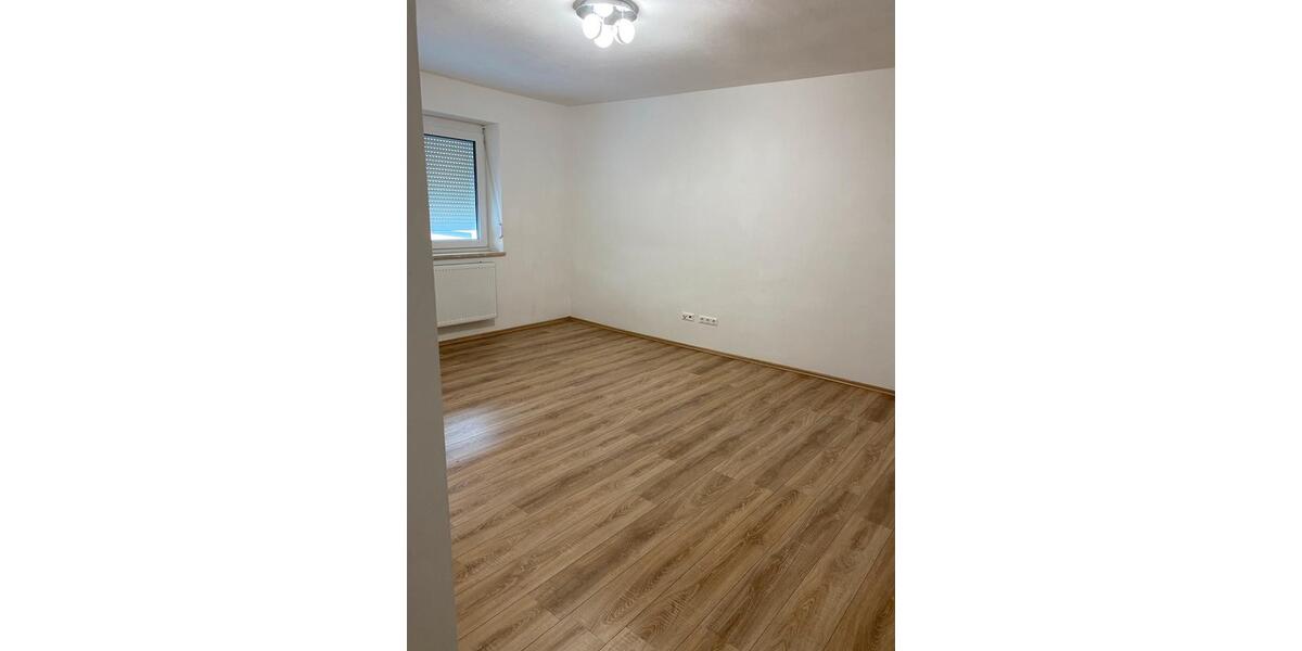 Etagenwohnung Burglengenfeld - 3 Zimmer, 85 m&sup2;, 890&euro; | Angebot:26698853