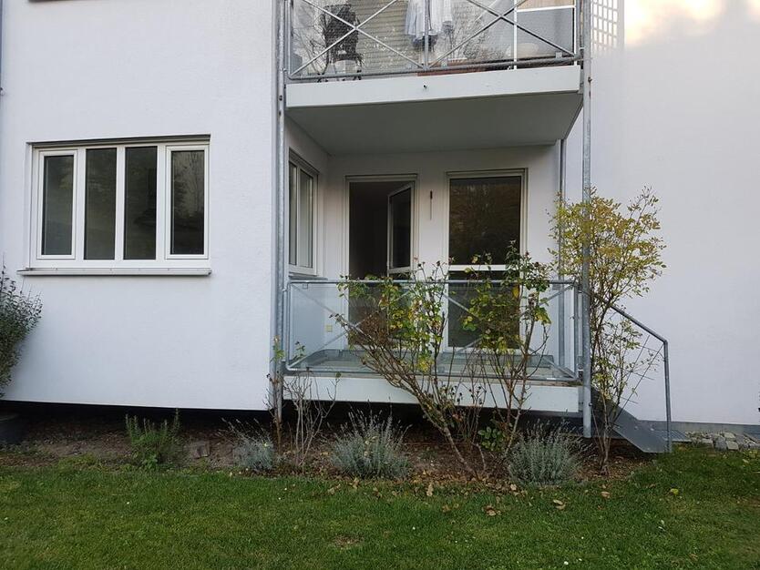 Geschmackvolle Hochparterre-Wohnung mit zwei Zimmern sowie Balkon