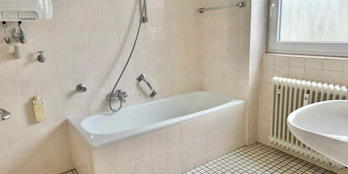 LET`S GO WEST ** Helle 2 Zi. Wohnung - mit großem Balkon und Einbauküche** 2 zimmer